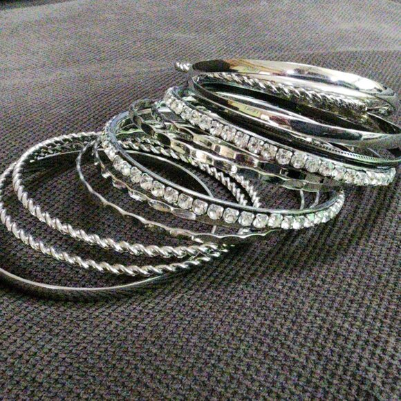 Claire's Set Of 14 Silver Tone Bangle Bracelets - Picture 7 of 16